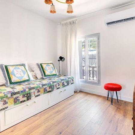 Appartement Place Des Halles Sete Exterior photo