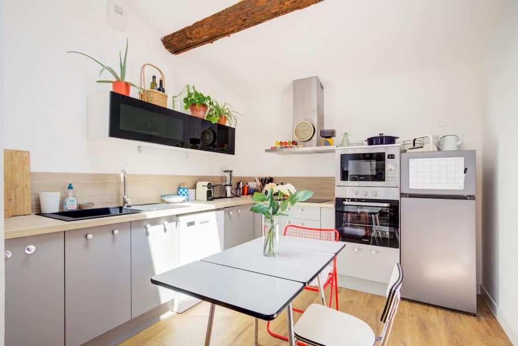 Appartement Place Des Halles Sete Exterior photo