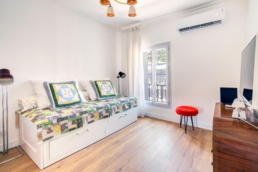 Appartement Place Des Halles Sete Exterior photo