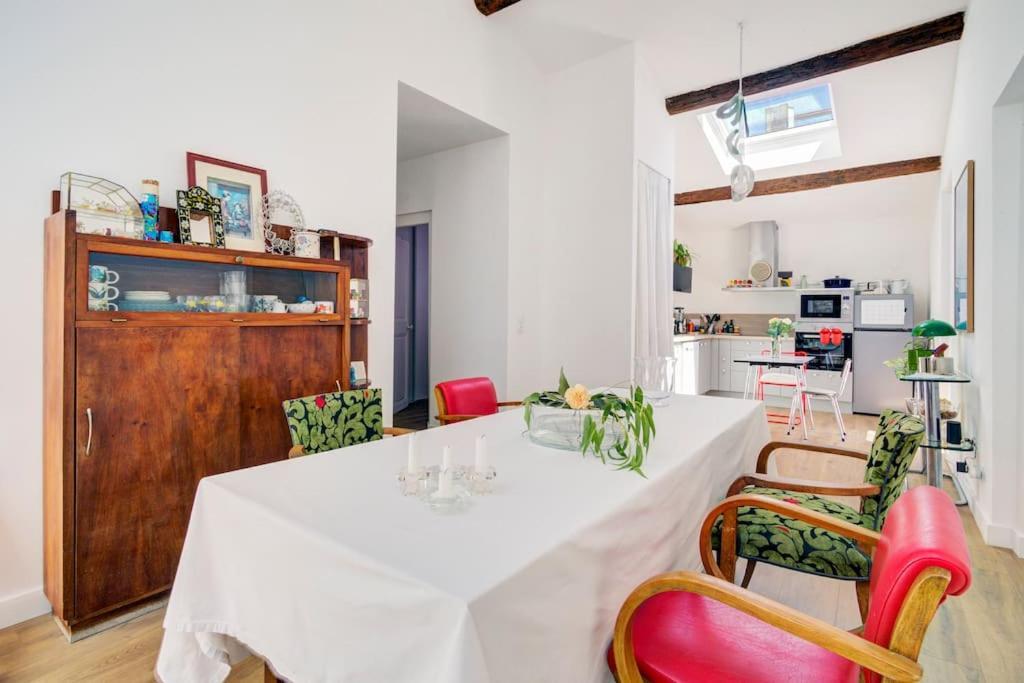 Appartement Place Des Halles Sete Exterior photo